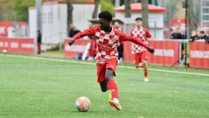 Mehr über den Artikel erfahren Einer von uns hat es geschafft – Jeremiah Debrah ist U15-Jugendnationalspieler